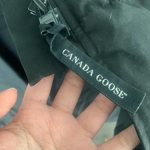 Pre-loved Classic Canada Goose Mystique Parka (long) in Size S - Picture 3 of 4